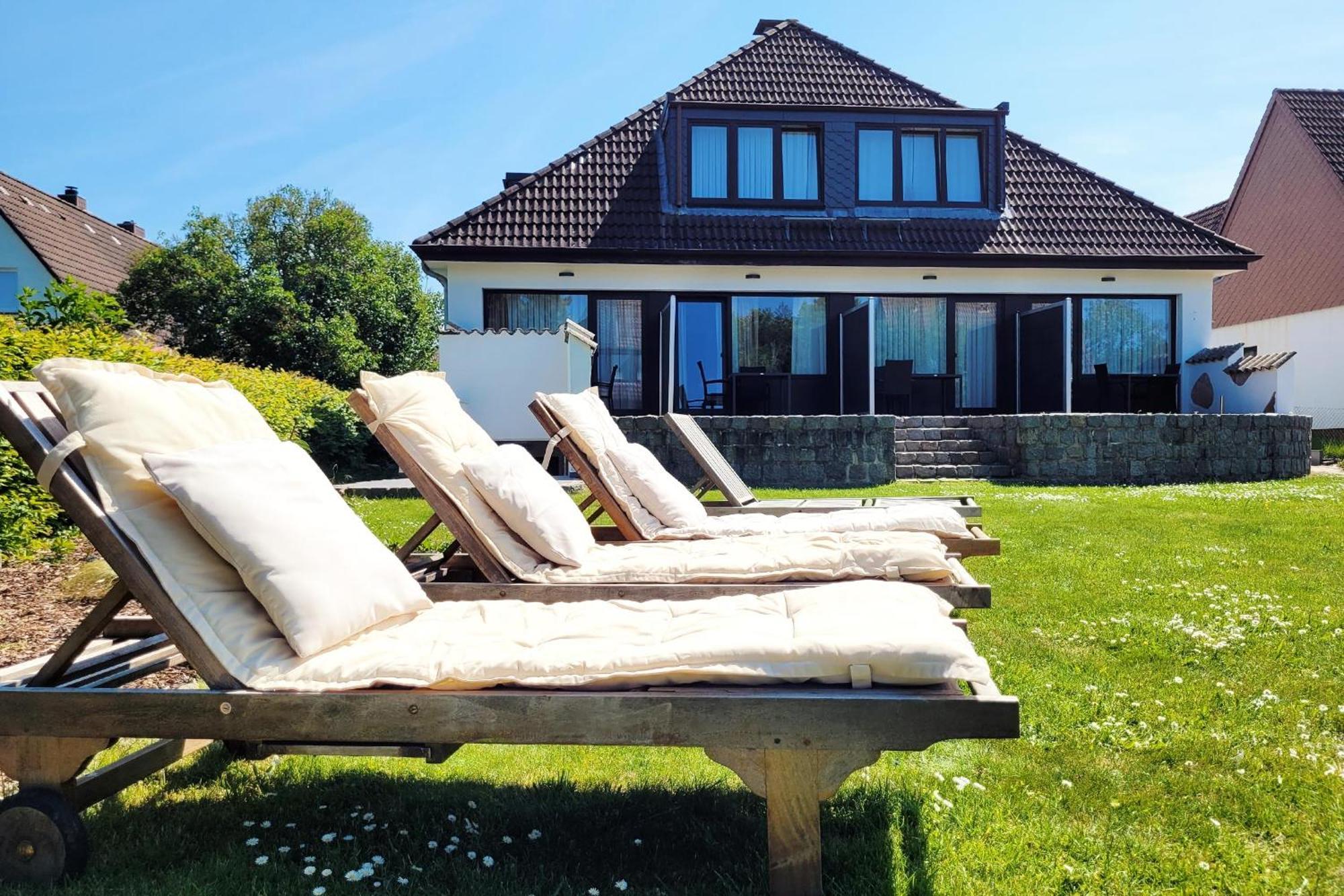 Moderne Maisonette Ferienwohnung Mit Gartenzugang, Nur 7 Gehminuten Zum Strand, Parkplatz & Fahrradunterstellplatz Scharbeutz Luaran gambar
